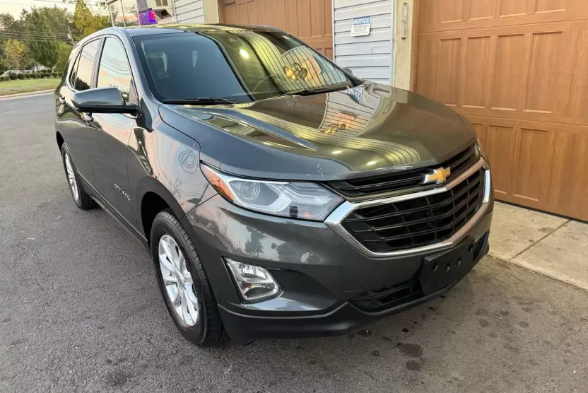 2021 Chevrolet Equinox LT photo 1