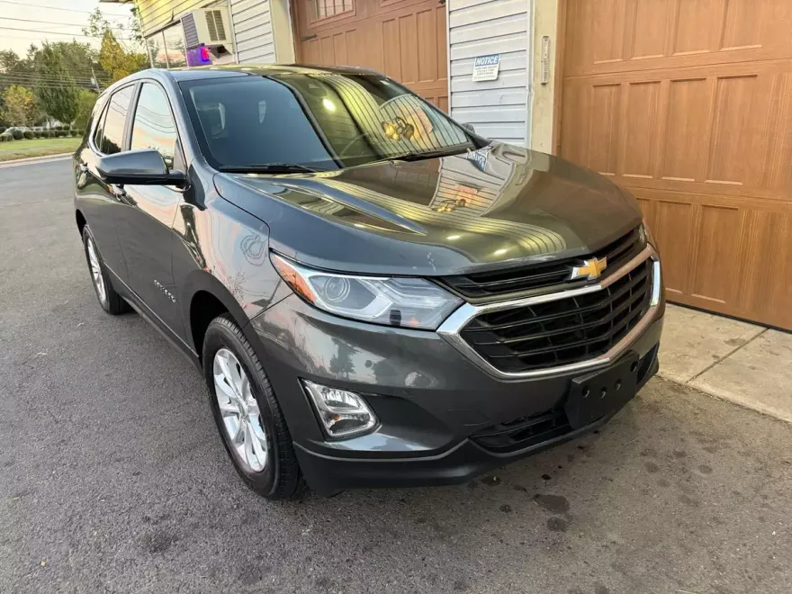 2021 Chevrolet Equinox LT photo 1