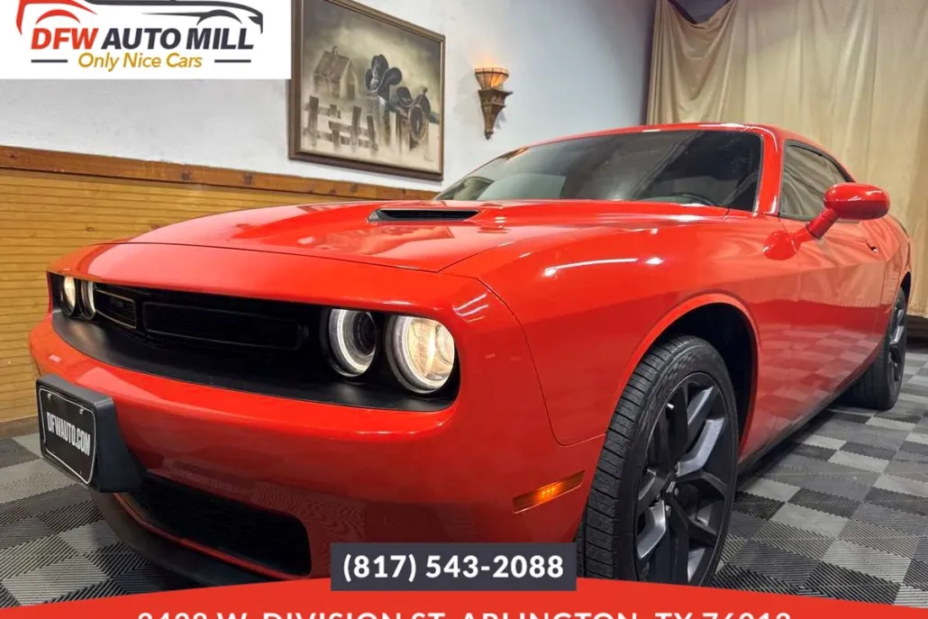 2022 Dodge Challenger SXT photo 1