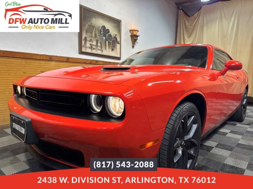 2022 Dodge Challenger SXT photo 1