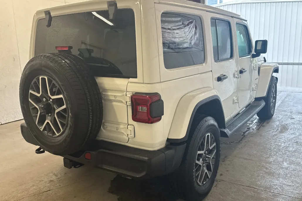 2024 Jeep Wrangler Sahara photo 1