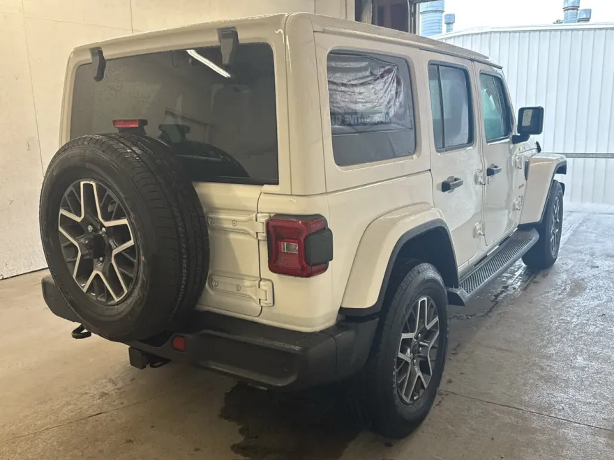 2024 Jeep Wrangler Sahara photo 1