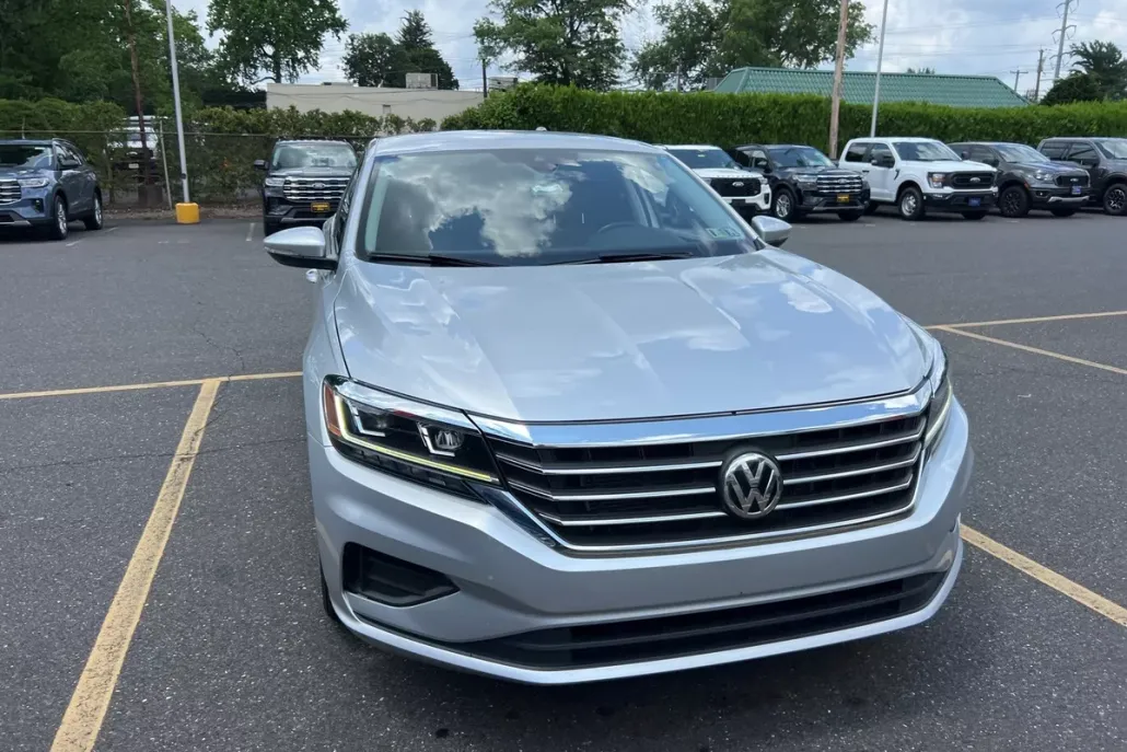 2020 Volkswagen Passat 2.0T SE photo 1