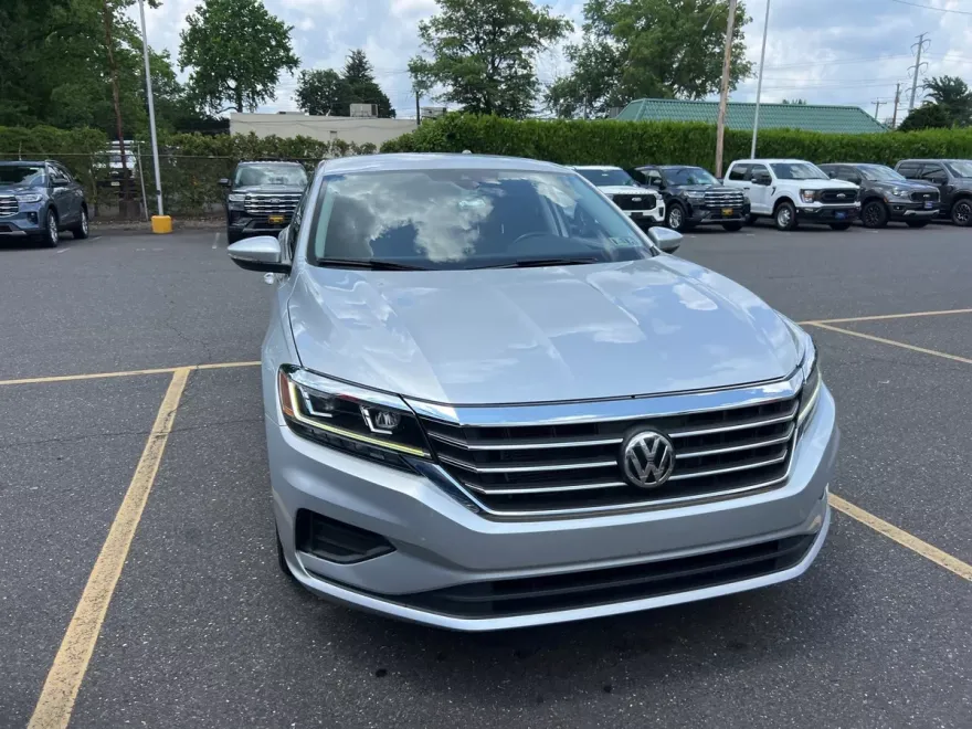 2020 Volkswagen Passat 2.0T SE photo 1