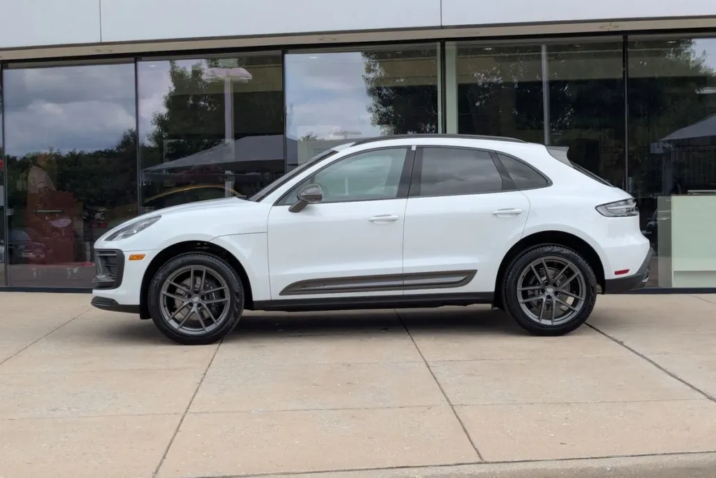 2026 Porsche Macan T photo 1