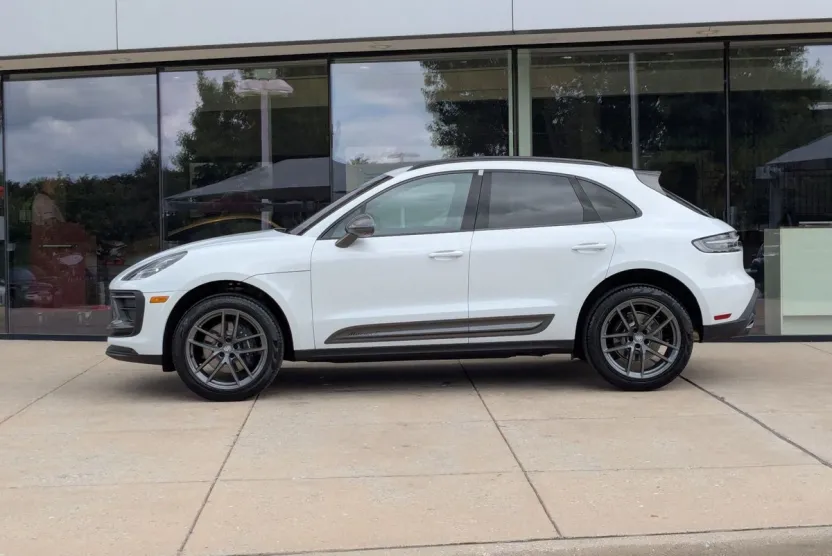 2026 Porsche Macan T photo 1