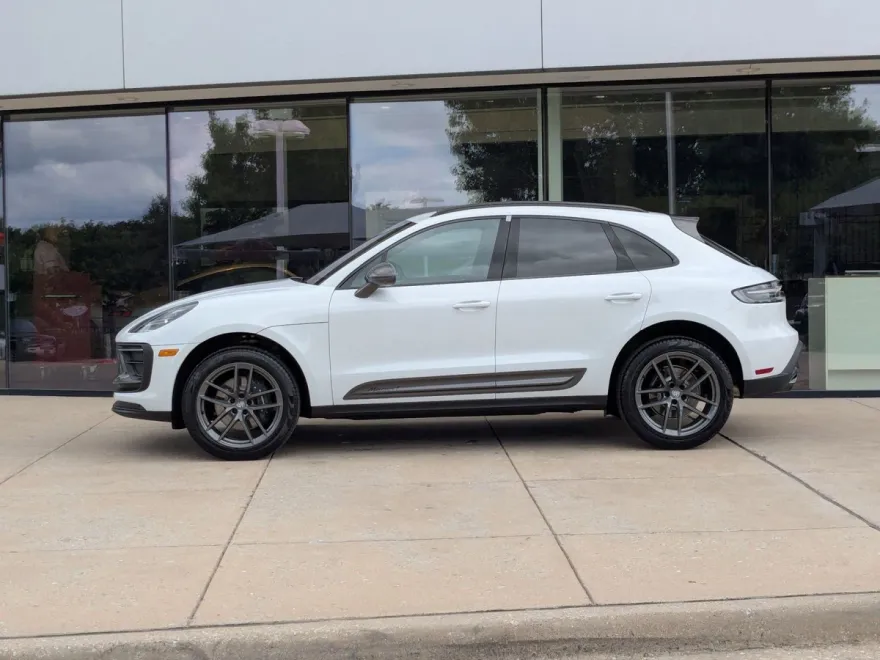 2026 Porsche Macan T photo 1