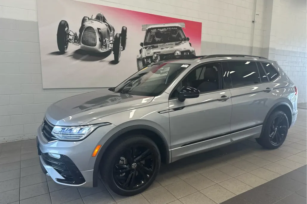 2023 Volkswagen Tiguan SE R-Line Black photo 1