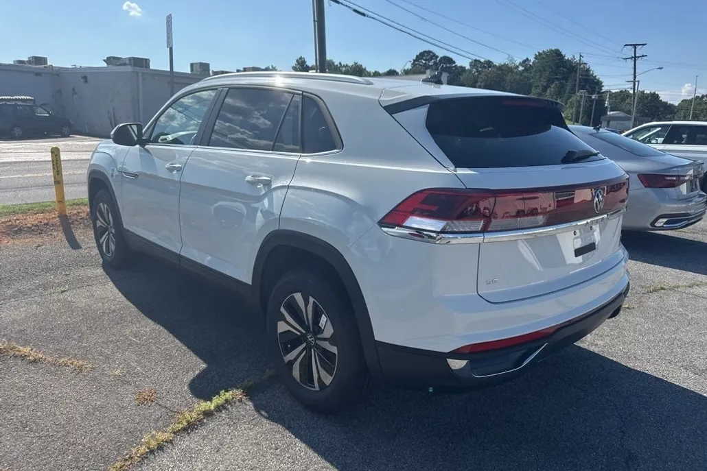 2025 Volkswagen Atlas Cross Sport SE photo 1