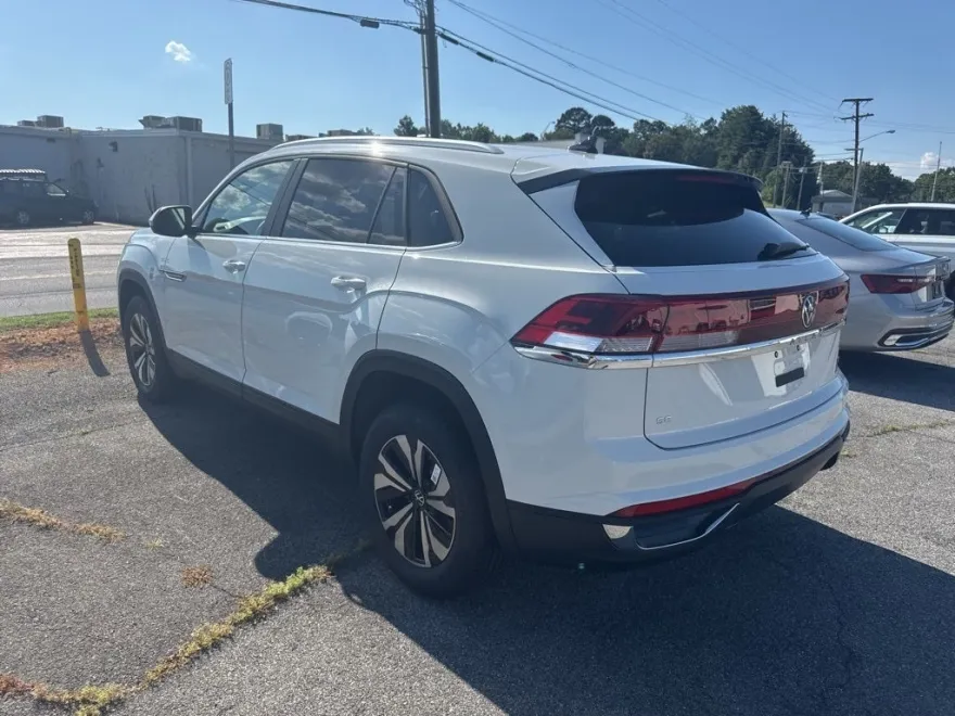 2025 Volkswagen Atlas Cross Sport SE photo 1