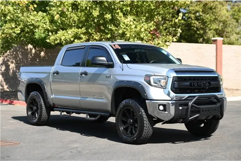 2014 Toyota Tundra CrewMax SR5 photo 1