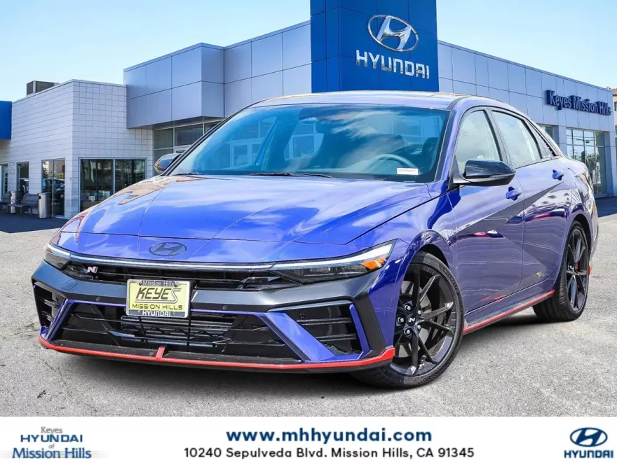 2025 Hyundai Elantra Base photo 1