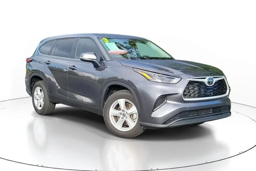 2023 Toyota Highlander L photo 1