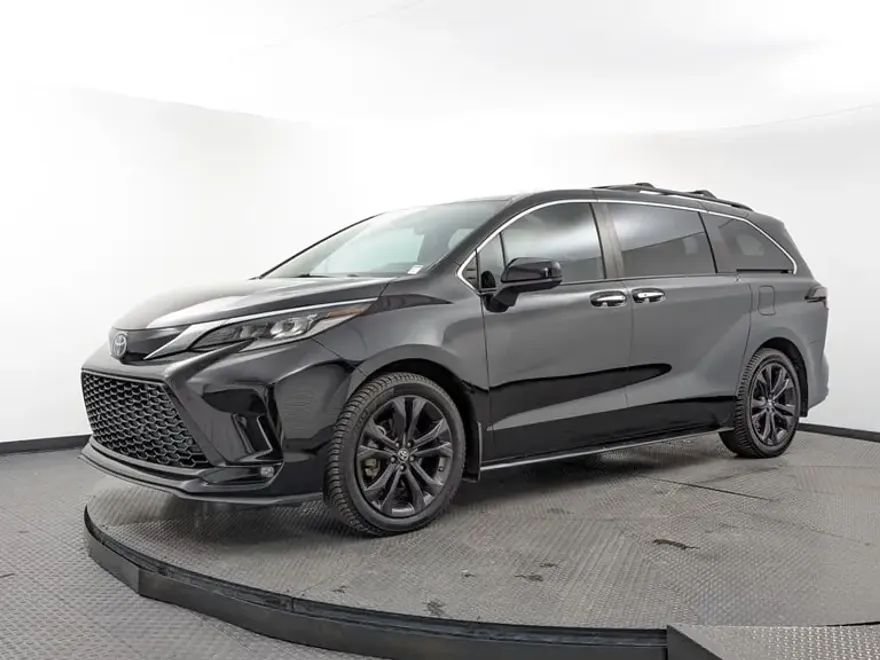 2022 Toyota Sienna XSE photo 1