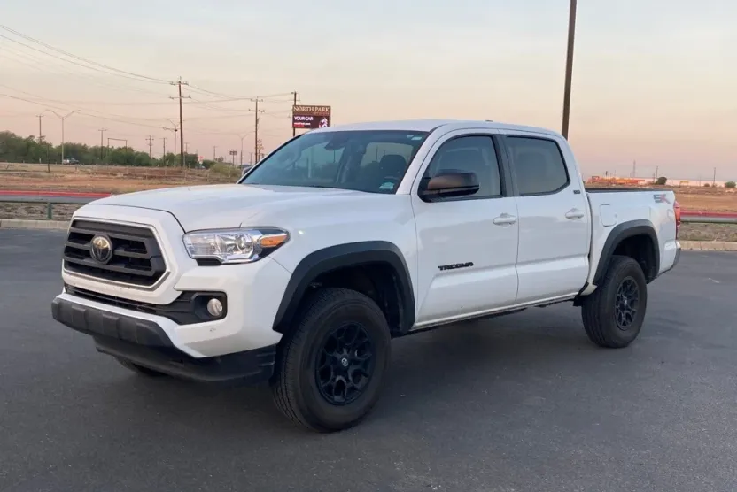 2023 Toyota Tacoma SR5 photo 1