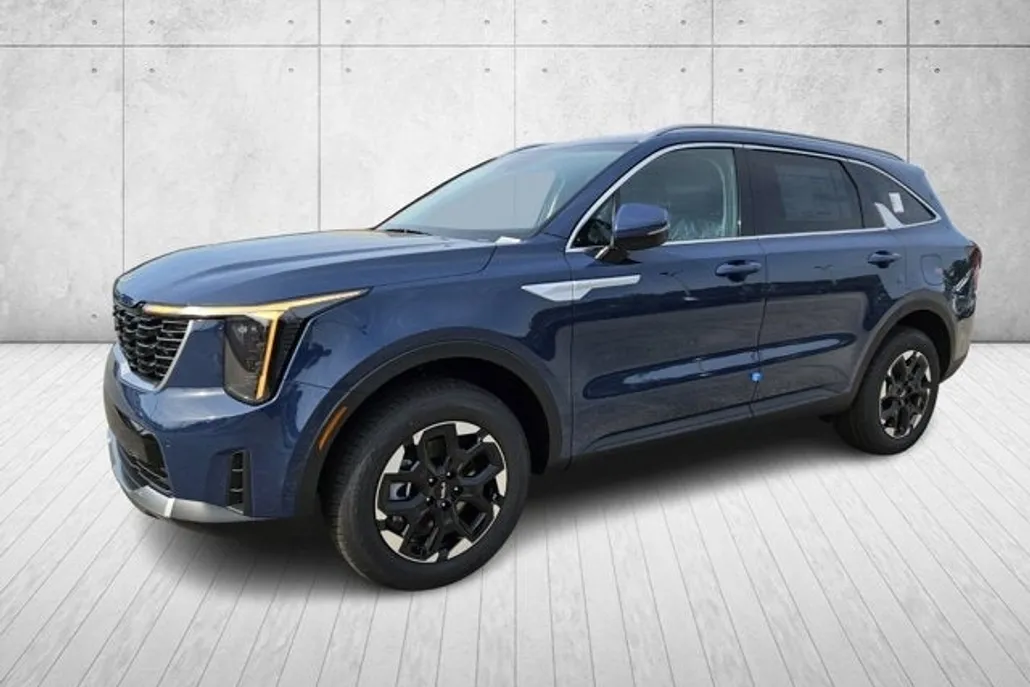 2025 Kia Sorento S photo 1
