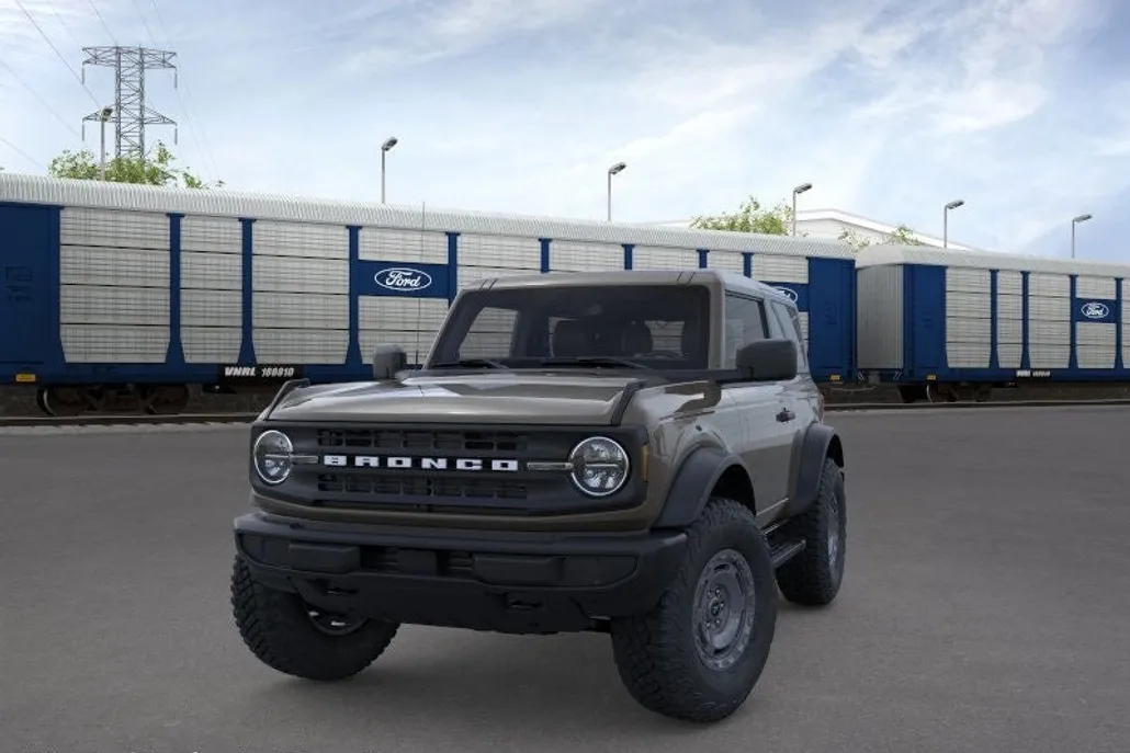 2025 Ford Bronco Base photo 1