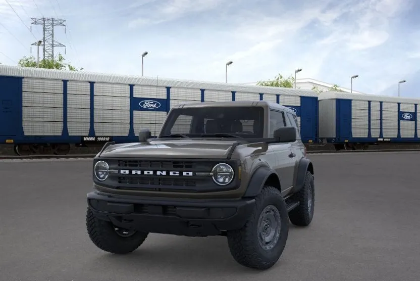2025 Ford Bronco Base photo 1