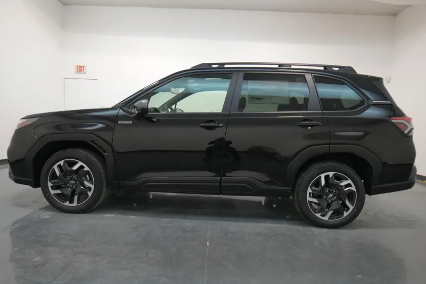 2025 Subaru Forester Premium photo 1