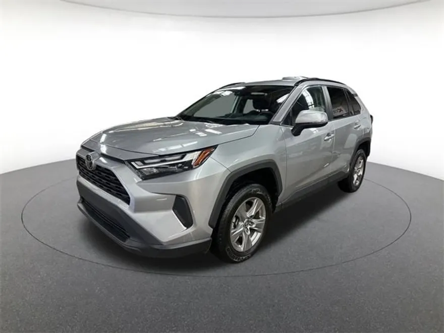 2023 Toyota RAV4 XLE photo 1