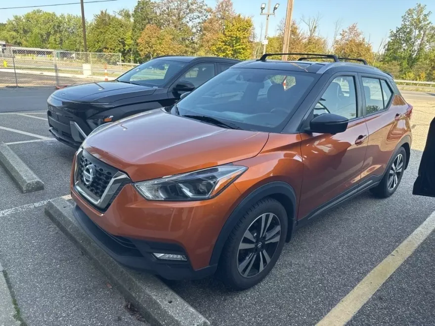 2019 Nissan Kicks SR photo 1