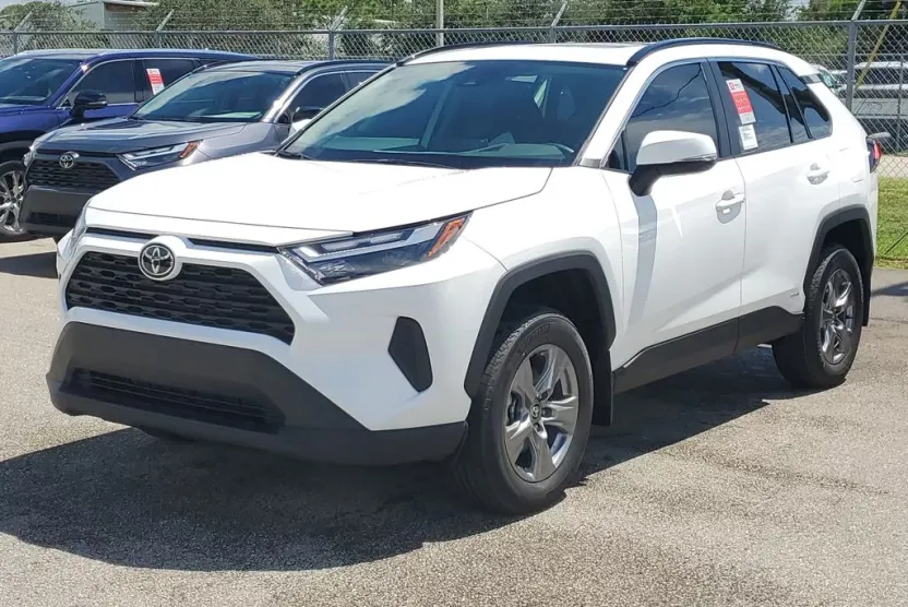 2025 Toyota RAV4 Hybrid XLE photo 1