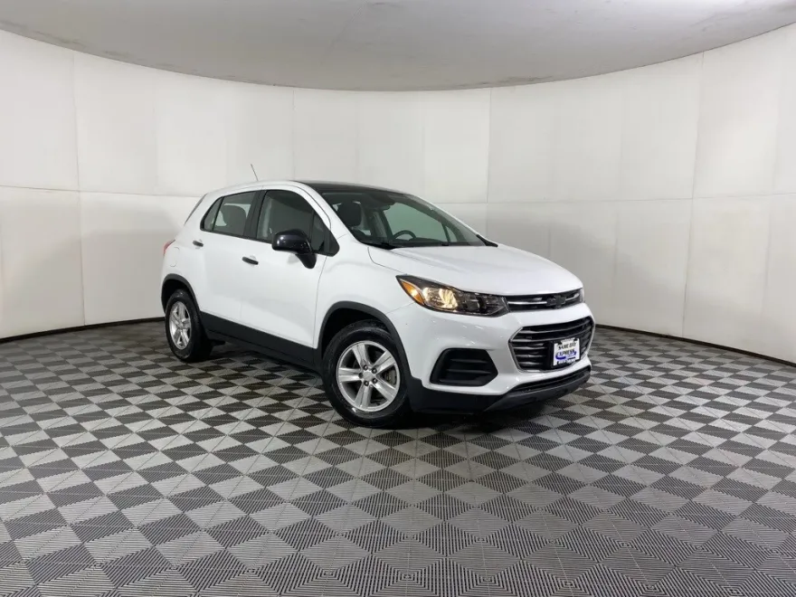 2020 Chevrolet Trax LS photo 1