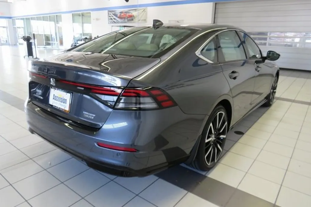 2025 Honda Accord Hybrid Touring photo 1