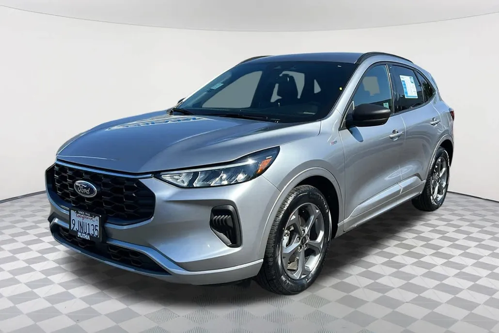2024 Ford Escape ST-Line photo 1