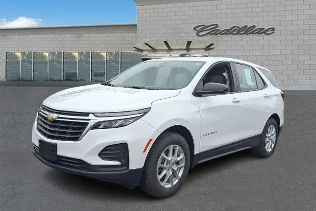 2022 Chevrolet Equinox LS photo 1