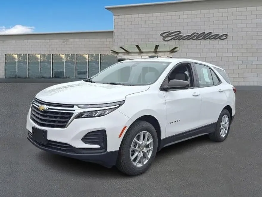 2022 Chevrolet Equinox LS photo 1