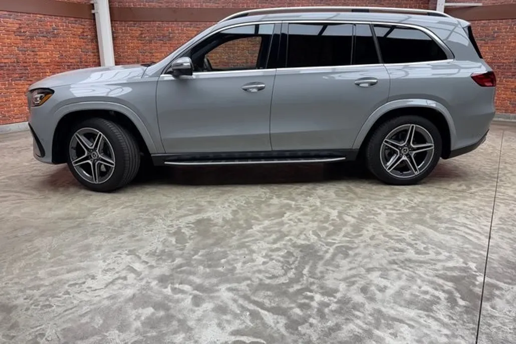 2025 Mercedes Benz GLS 450 4MATIC photo 1