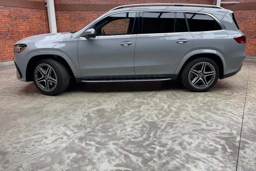 2025 Mercedes Benz GLS 450 4MATIC photo 1