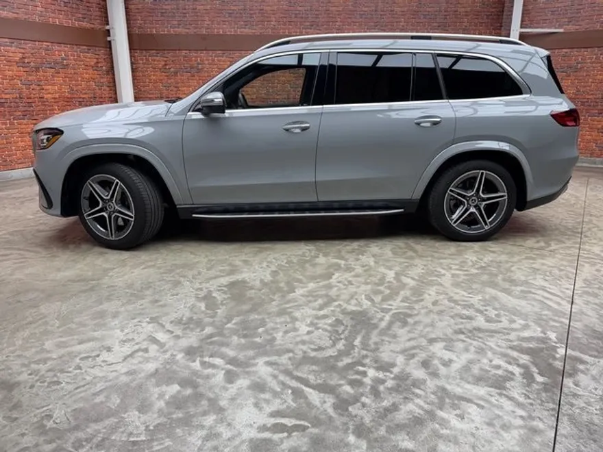 2025 Mercedes Benz GLS 450 4MATIC photo 1