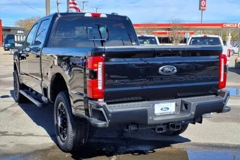 2025 Ford F-250 photo 2