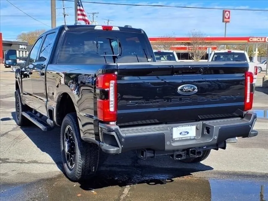 2025 Ford F-250 photo 2
