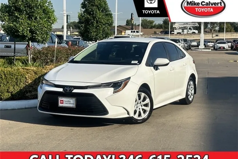 2025 Toyota Corolla LE photo 1