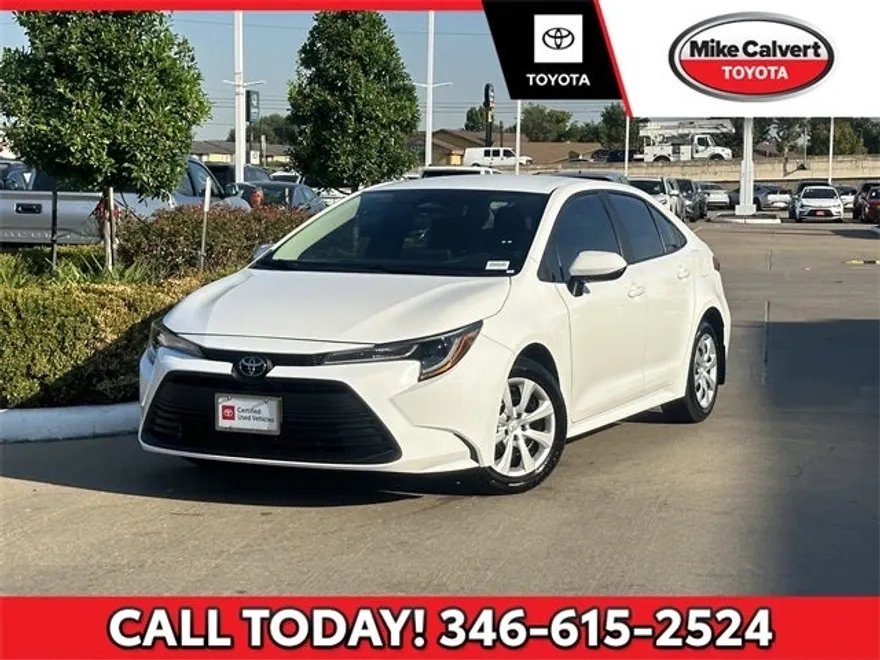 2025 Toyota Corolla LE photo 1