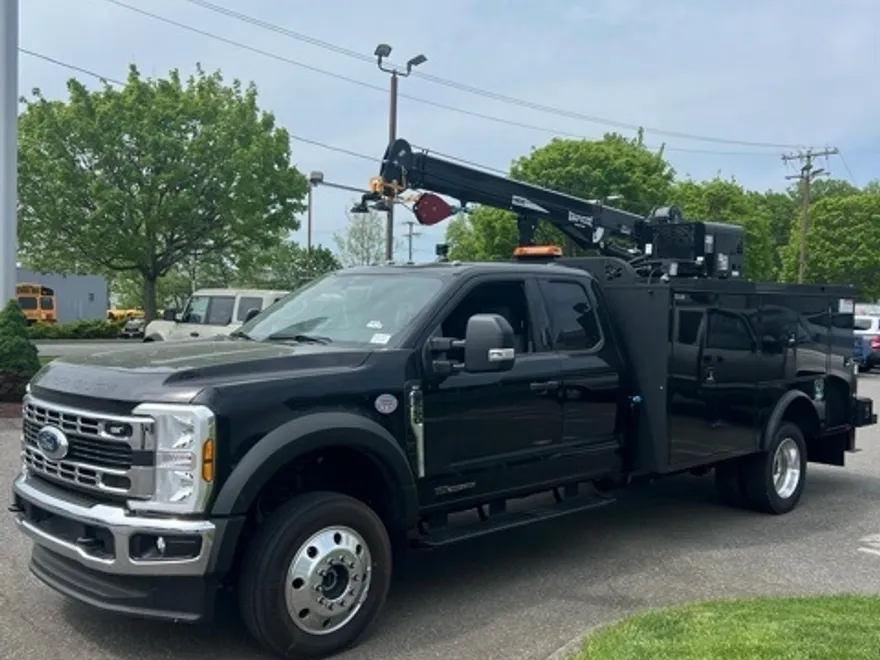 2024 Ford F-550 XLT photo 1