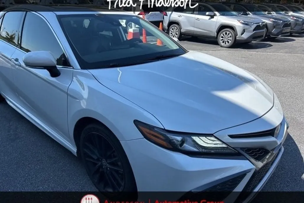 2022 Toyota Camry Hybrid XSE photo 1