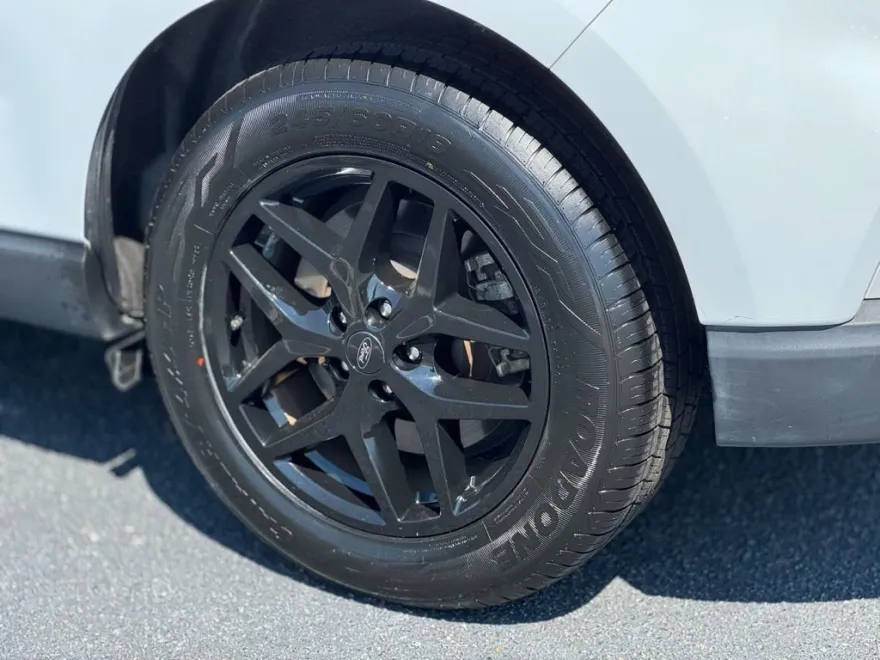 2023 Ford Edge SEL photo 1