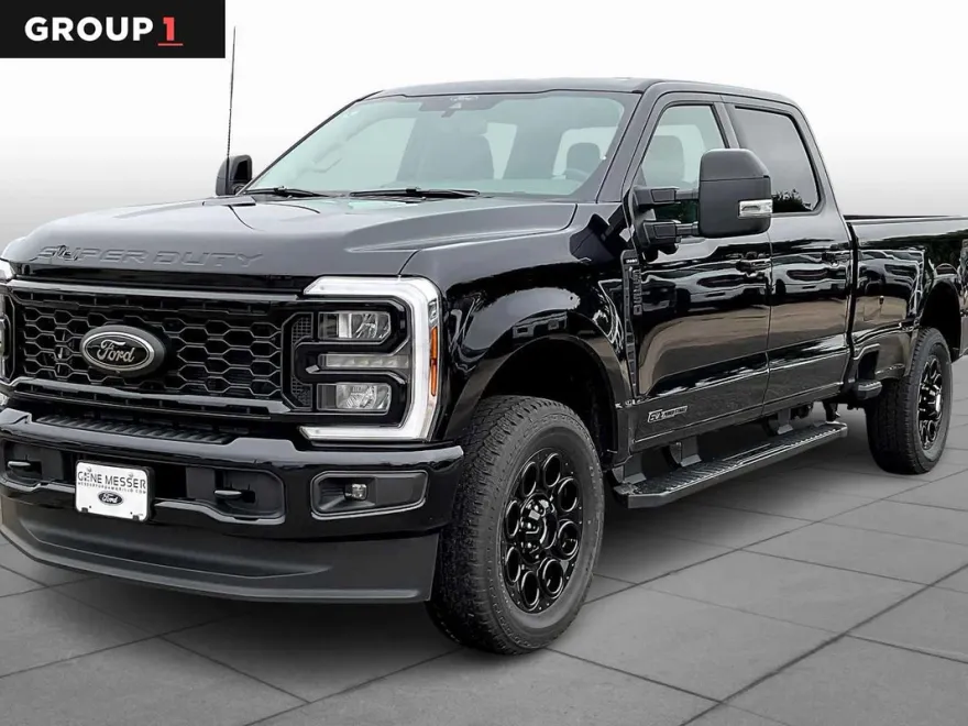 2026 Ford F-350 Lariat photo 1