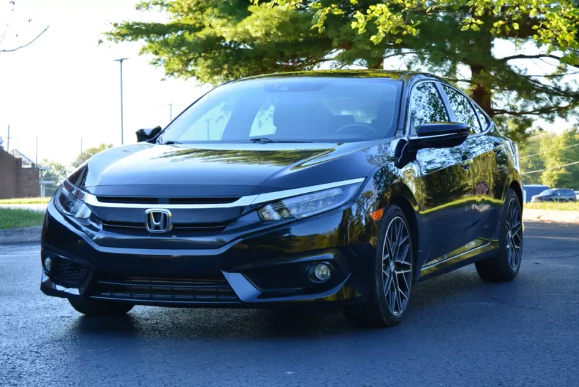 2017 Honda Civic Touring photo 1