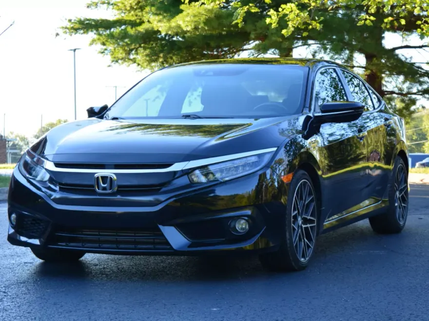 2017 Honda Civic Touring photo 1