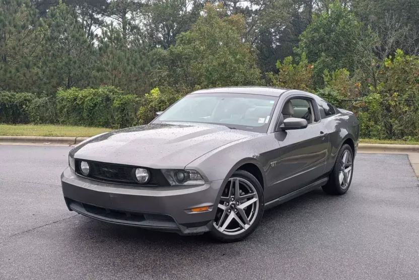 2010 Ford Mustang GT Premium photo 1