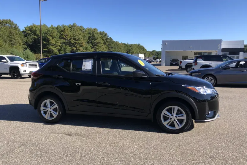 2024 Nissan Kicks S photo 1