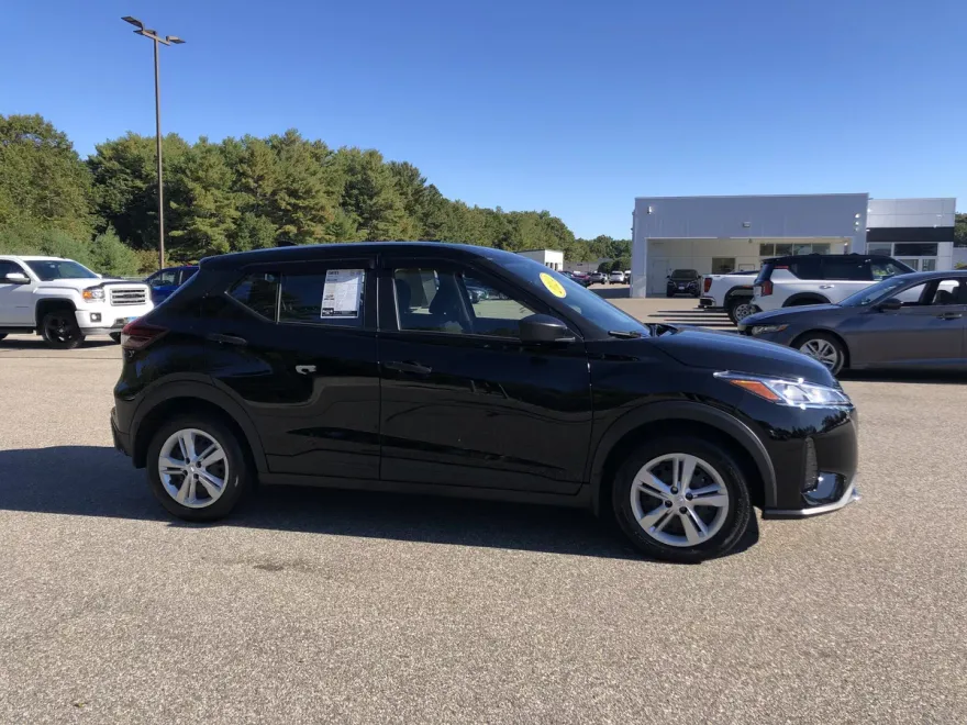 2024 Nissan Kicks S photo 1