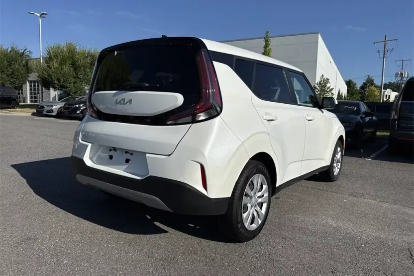 2023 Kia Soul LX photo 1