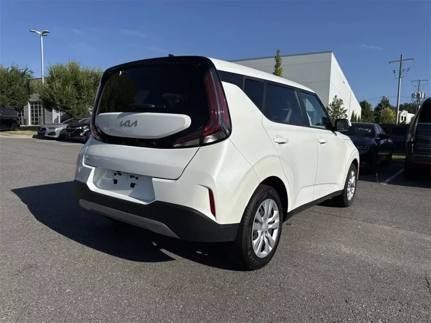2023 Kia Soul LX photo 1