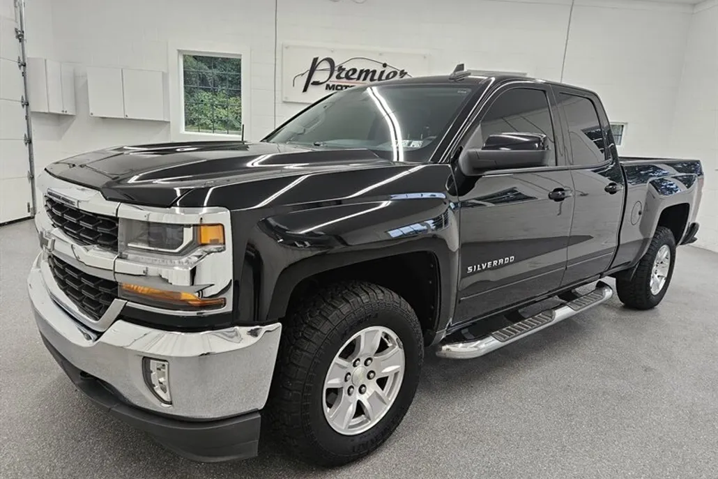 2017 Chevrolet Silverado 1500 LT photo 1